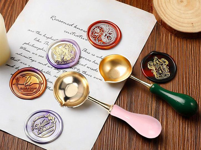How to clean a wax sealing spoon, , video clip