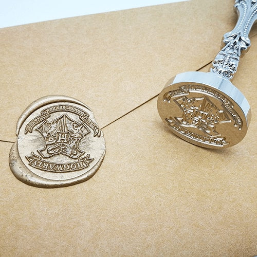 Hogwarts Wax Seal ❤ liked on Polyvore featuring harry potter